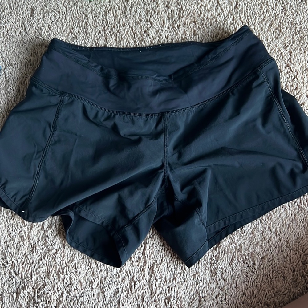 Lululemon black shorts soze 4